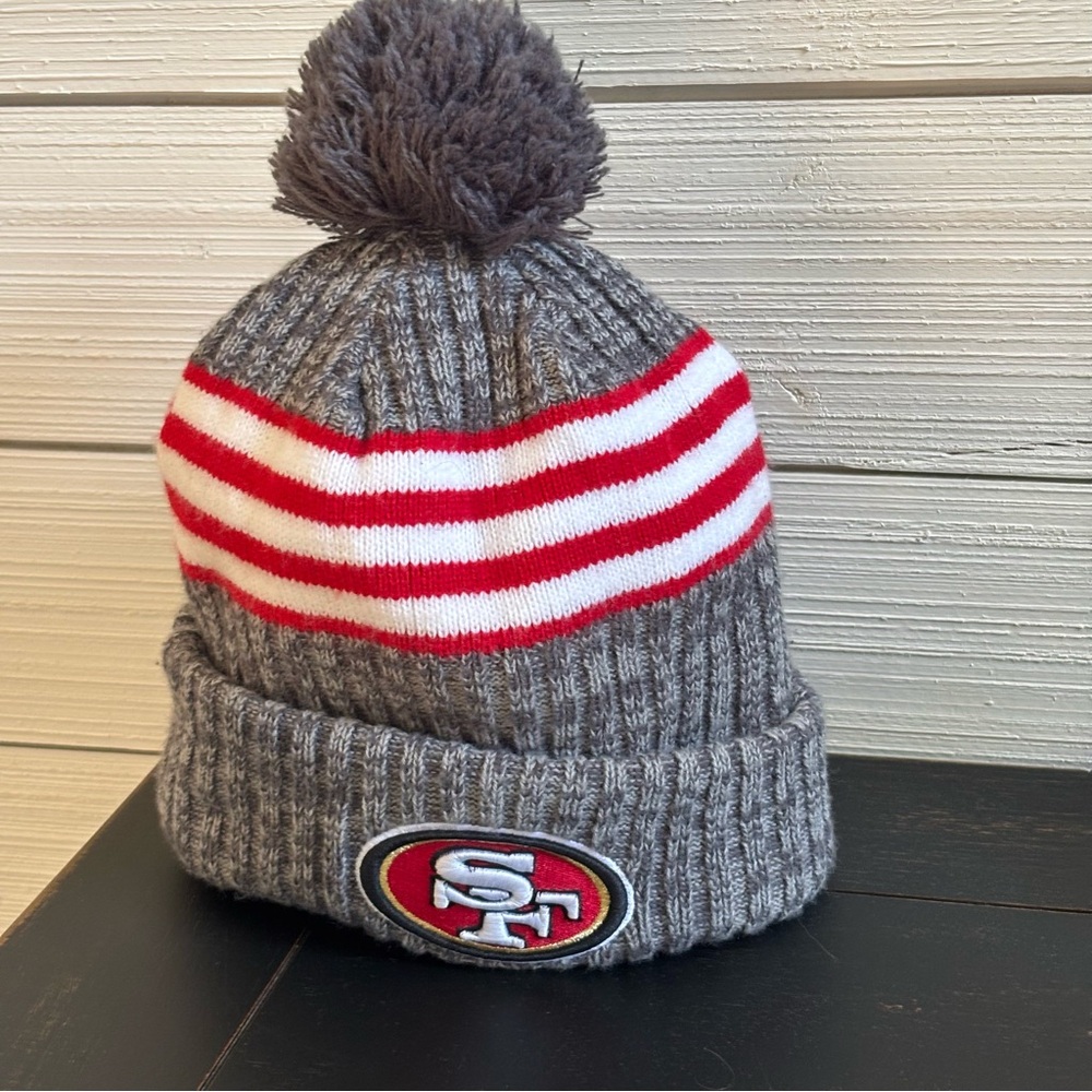 NEW ERA Gray SAN FRANCISCO 49ers Sideline Sport Cuffed Pom Knit Hat OS Y2K